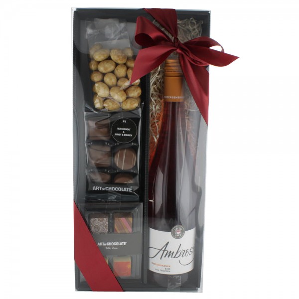 Rosé Box gefüllt mit Pralinen und Tiramisu Mandeln